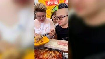 娱乐吃瓜酱吃饭视频在线观看,带你在线观看美食视频盛宴